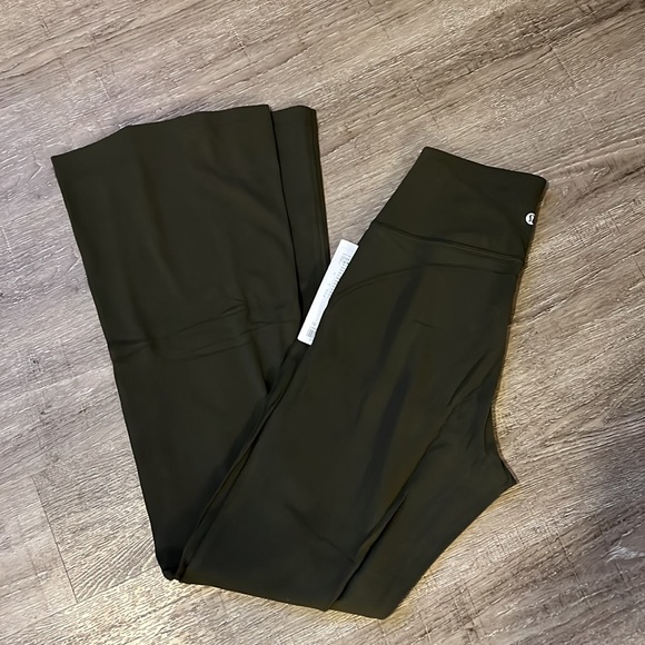 Lululemon Groove Super-High-Rise
Flared Pant Null - Picture 6 of 9